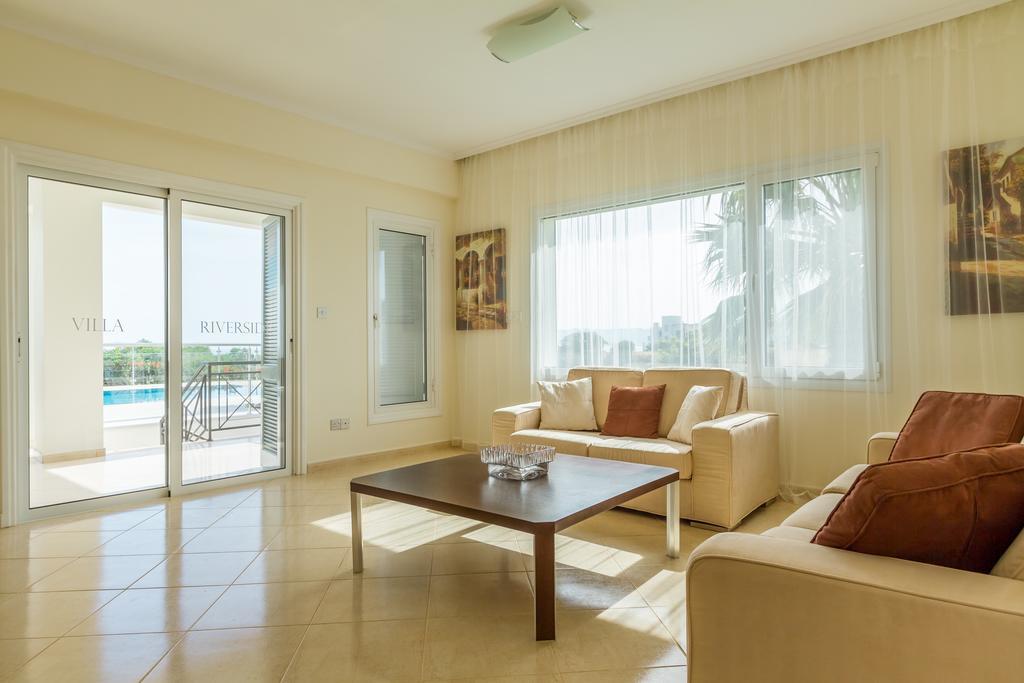 Polis Villa Riverside מראה חיצוני תמונה